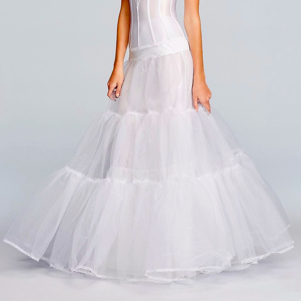 DAVID’S BRIDAL Ball Gown Silhouette Slip Small